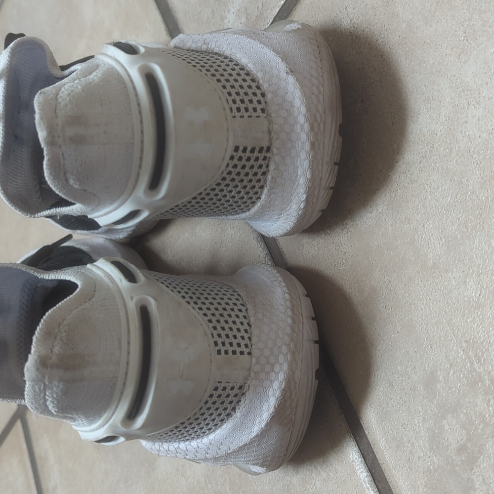 🎉HP🎉 Under Armour Curry 4's Size 7 Youth Black White Basketball Shoes - Picture 3 of 6